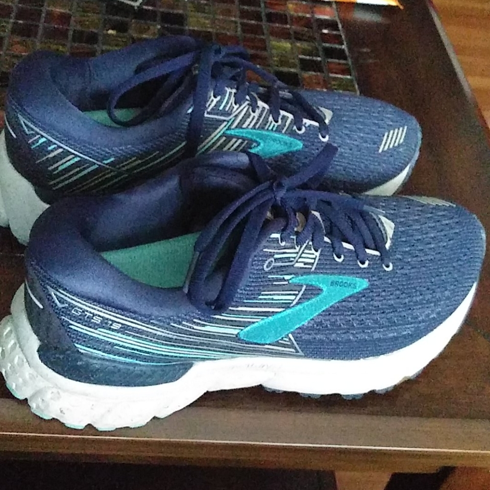 Brooks GTS 19